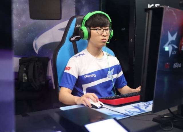 辅以清晰的 辅以清晰的